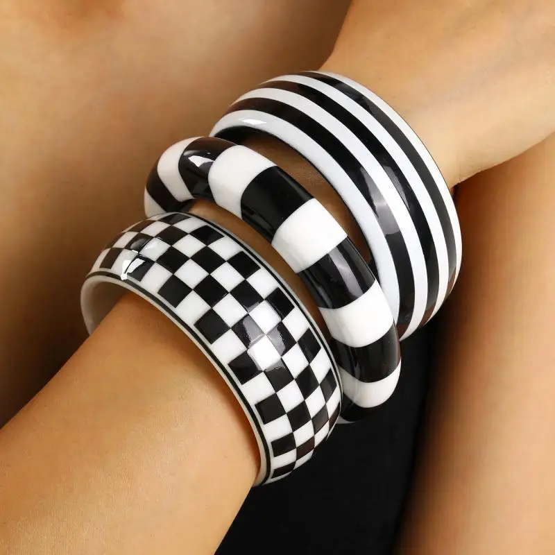 1PC Black White Checkerboard Bangle for Women, Retro Striped Wide Bracelet, Geometric Statement Jewelry