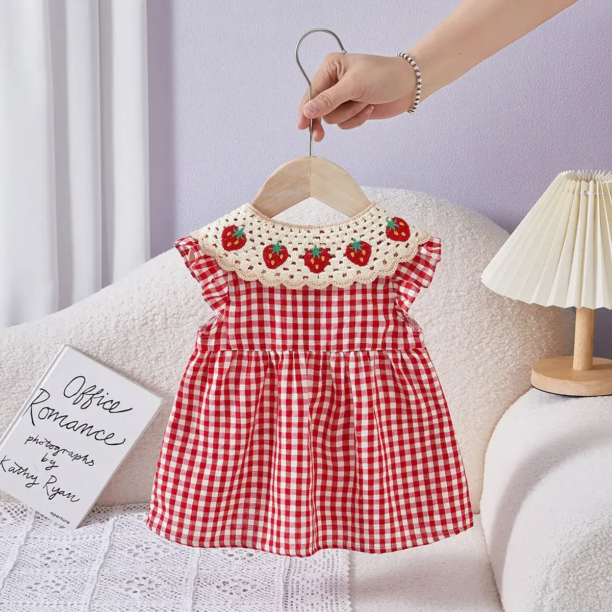 

1-8Y Children Summer Outfits Vestido Baby Girls Red Plaid Dress Cute Strawberry Print Round Collar Sleeveless Cotton Dresses