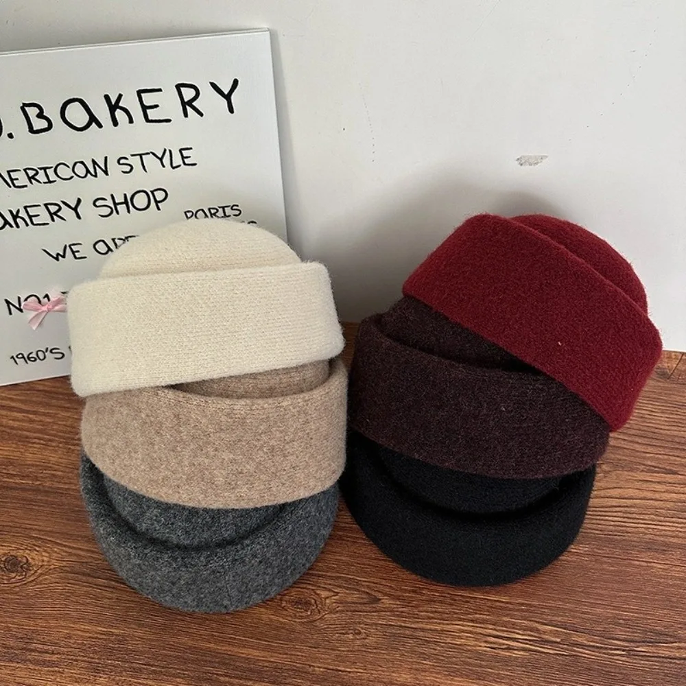 Elegant Structured Knitted Pillbox Hat Skin-friendly Non-slip Painter Hat Warm Solid Color Beret Dinner