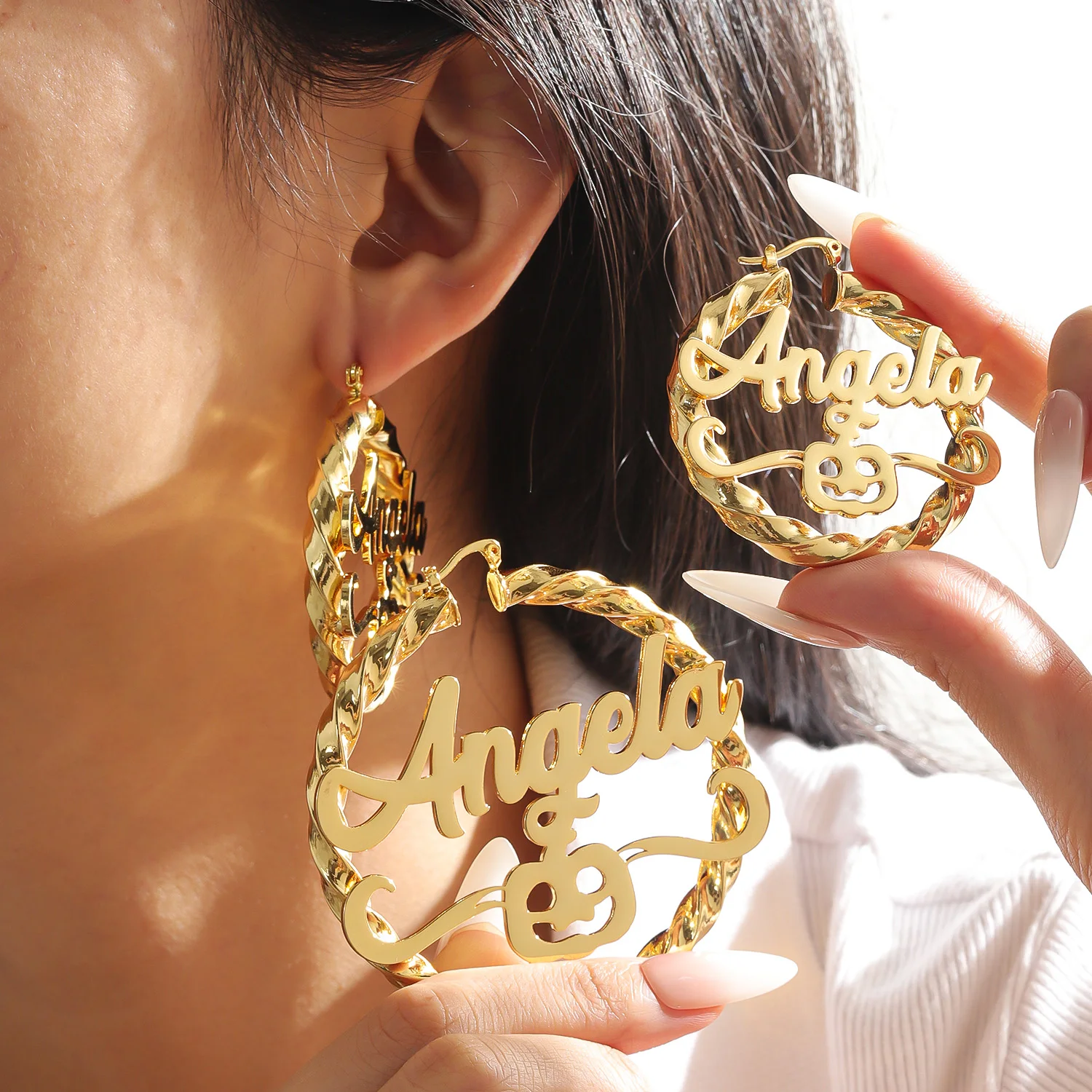 Benutzerdefinierte Twist-Creolen mit Namen, personalisierte Buchstaben-Ohrringe aus Edelstahl, große Creolen 30-100 mm für Damen, Schmuck, Halloween-Geschenke – Detail 11