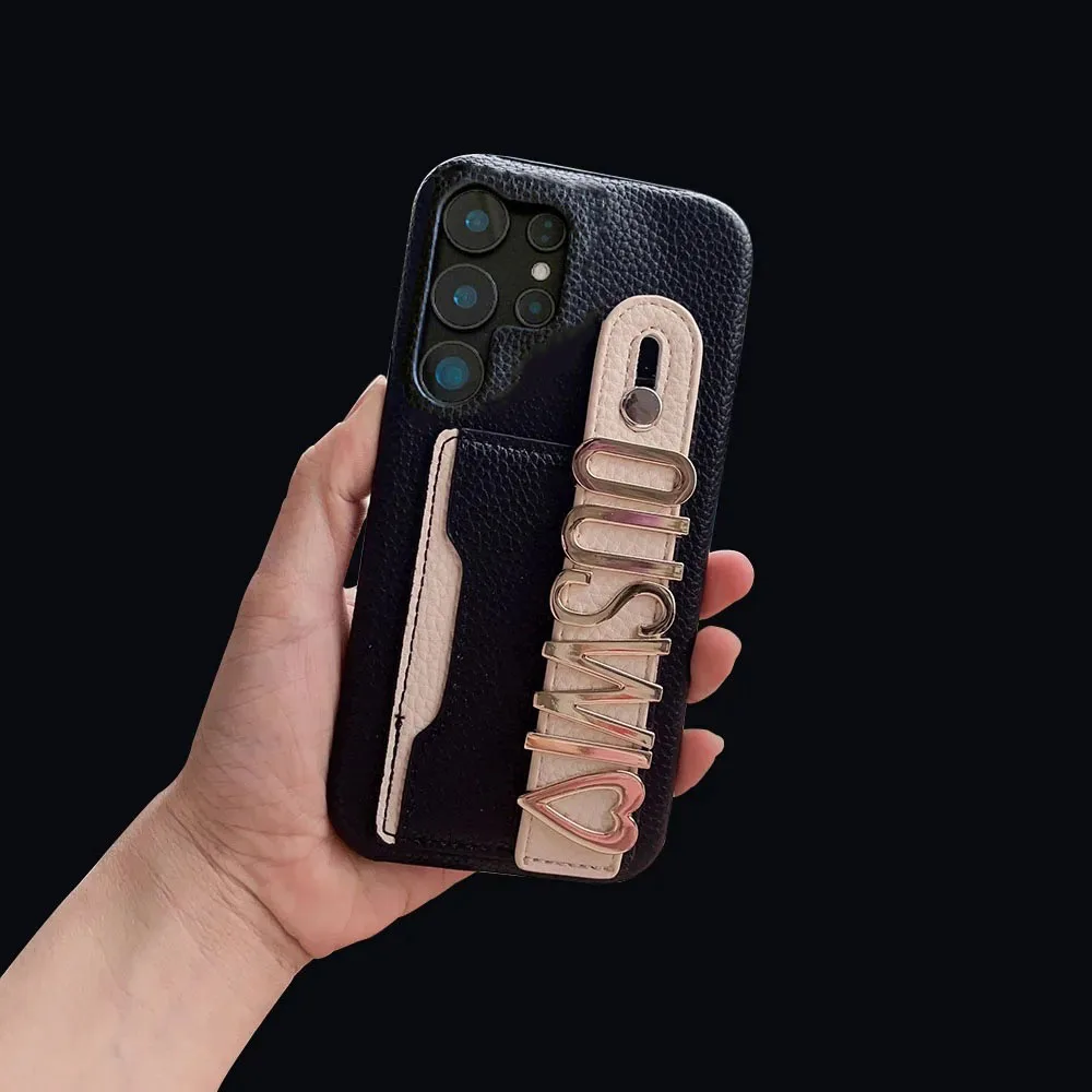 

Для Samsung s25plus s24Ultra s24 s23fe s23Ultra s23plus держит ремешок персонализированное индивидуальное имя золотые металлические буквы кожаный чехол