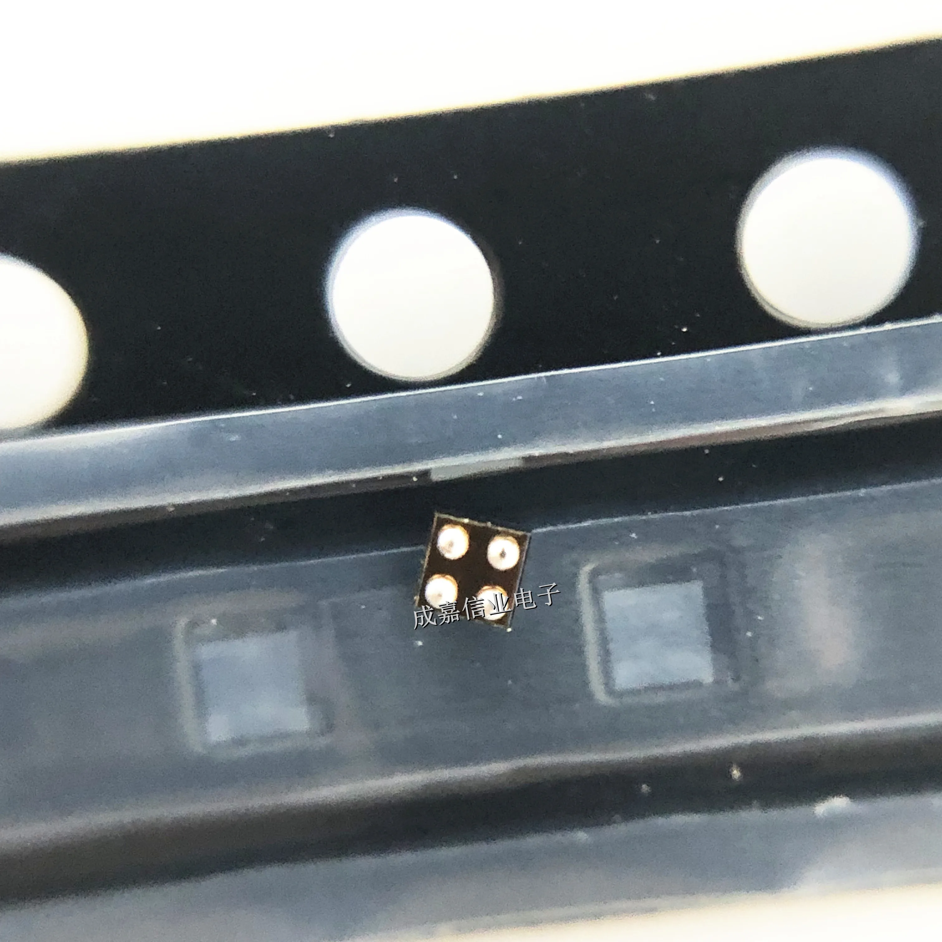10pcs/Lot FPF1504UCX WLCSP-4 MARKING;G Power Switch ICs - Power Distribution 200mA 1V to 3.6V Operating Temperature:- 40 C-+ 85C