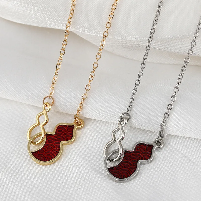 The new Gourd Girl titanium steel necklace and bracelet set is a cold-style collarbone chain