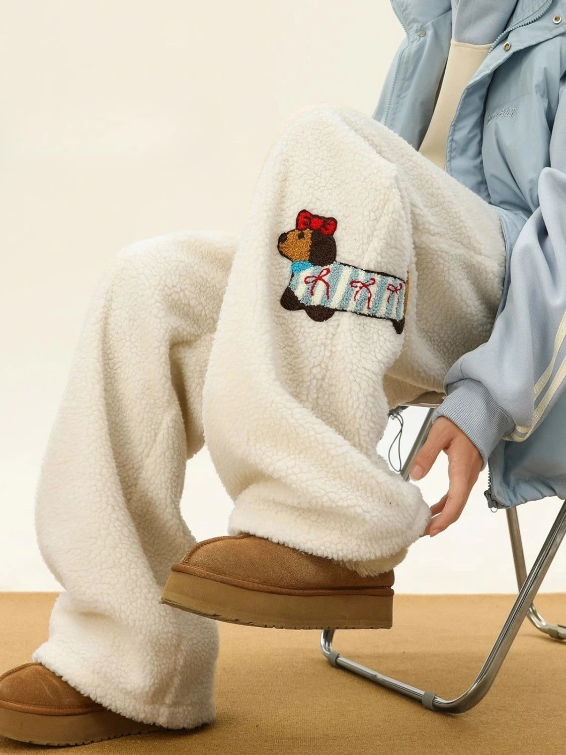 

Sausage Dog Sherpa Pants Men, High Street Wide Leg Winter Trousers, Heavyweight Plush Lined Sweatpants with Drop Crotch