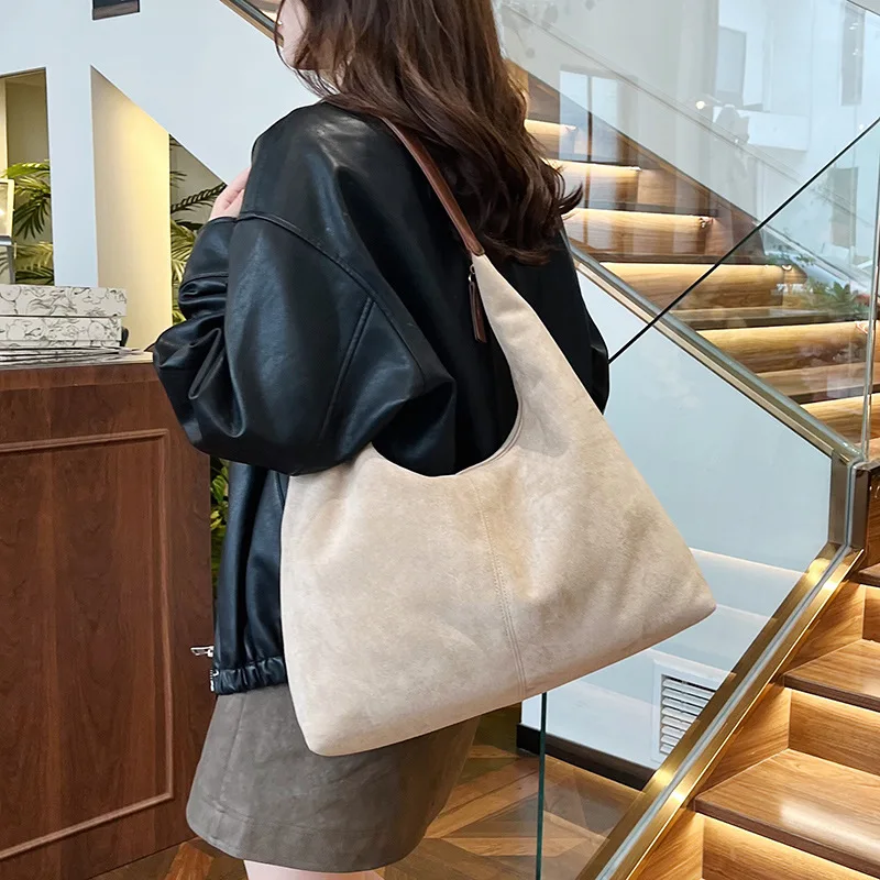 Large capacity autumn and winter matte non-slip PU leather tote bag commuter large capacity retro shoulder dumpling women's bag