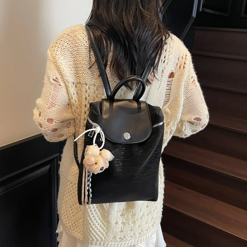 

Premium Leather Handbag Classic Fashion Vintage Design Backpack Elegant And Trendy Zipper Shoulder Bag
