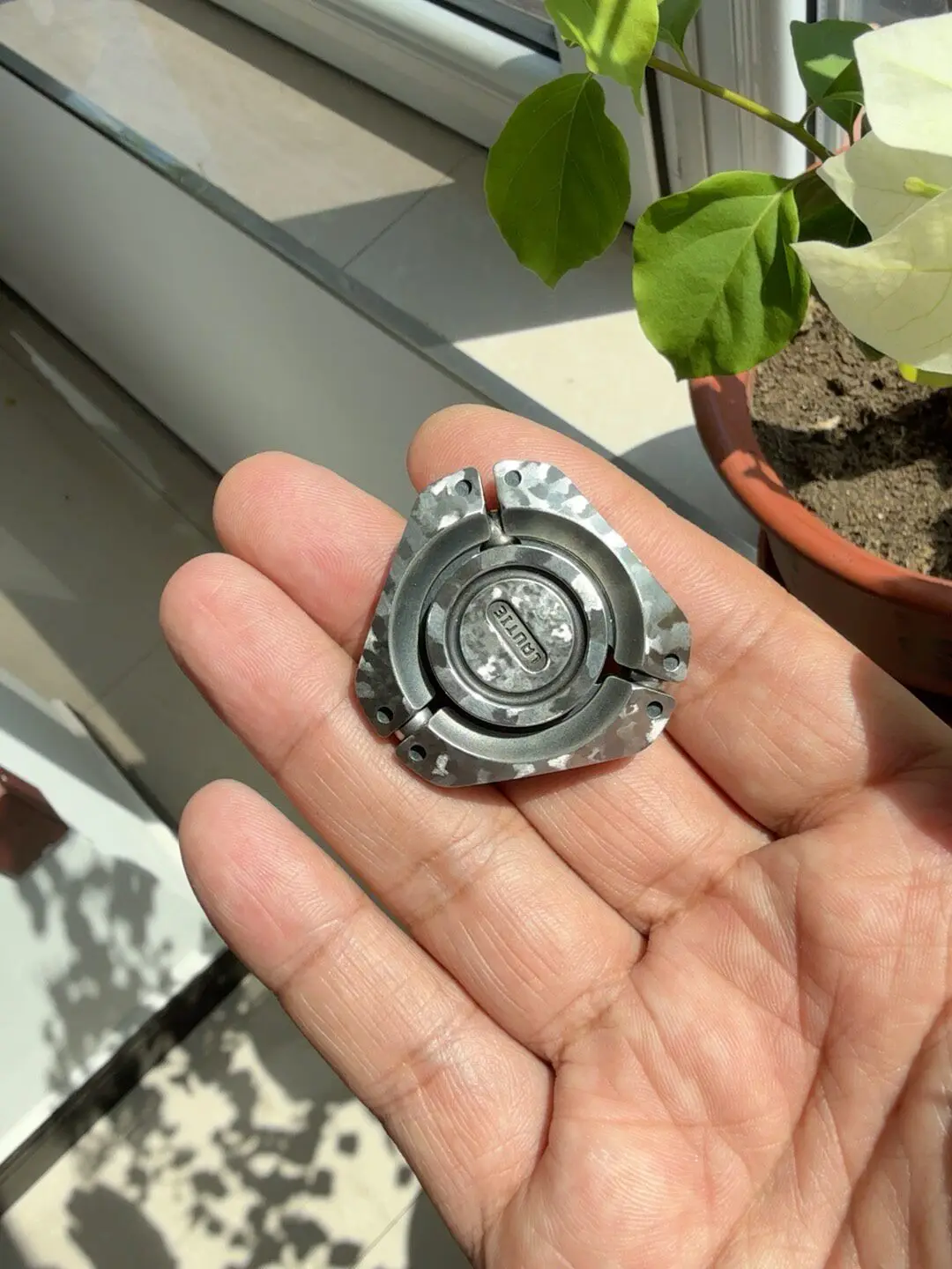 Used EDC Lautie BIT03 Three Leaf Gyro Decompression Toy