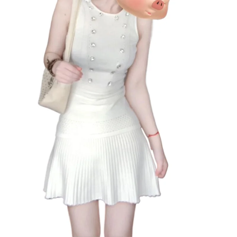 

Белая вязаная майка из двух предметов 2025 + короткая юбка трапециевидной формы с высокой талией для женщин