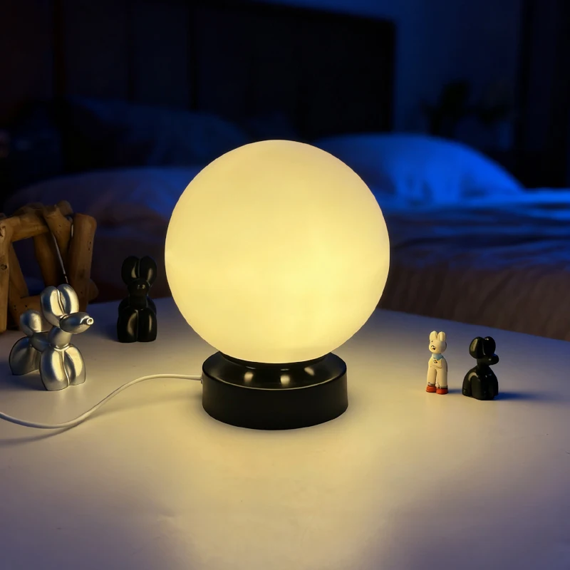 

Молочный светящийся круглый глобус в стиле ретро, настольная лампа середины века, перезаряжаемый, приятный для сна, светильник для спальни в китайском стиле, прикроватная тумбочка