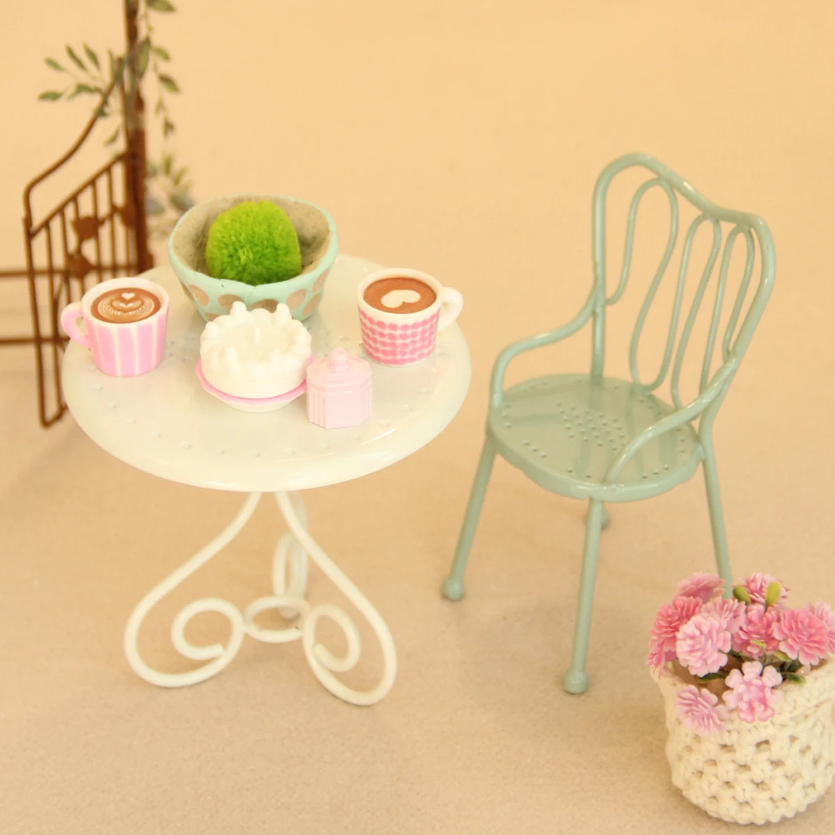 1:8/1:12 Miniature Iron Table and Chair Set, Three-Piece Set, Mini House Garden and Courtyard Decoration Ornaments