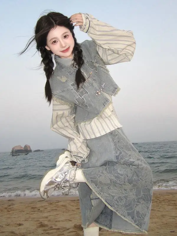 

Ретро-комплект в гонконгском стиле: модная рубашка, жилет и юбка миди из трех предметов. Удобный хлопковый комплект с воротником и пуговицами для весеннего сезона.