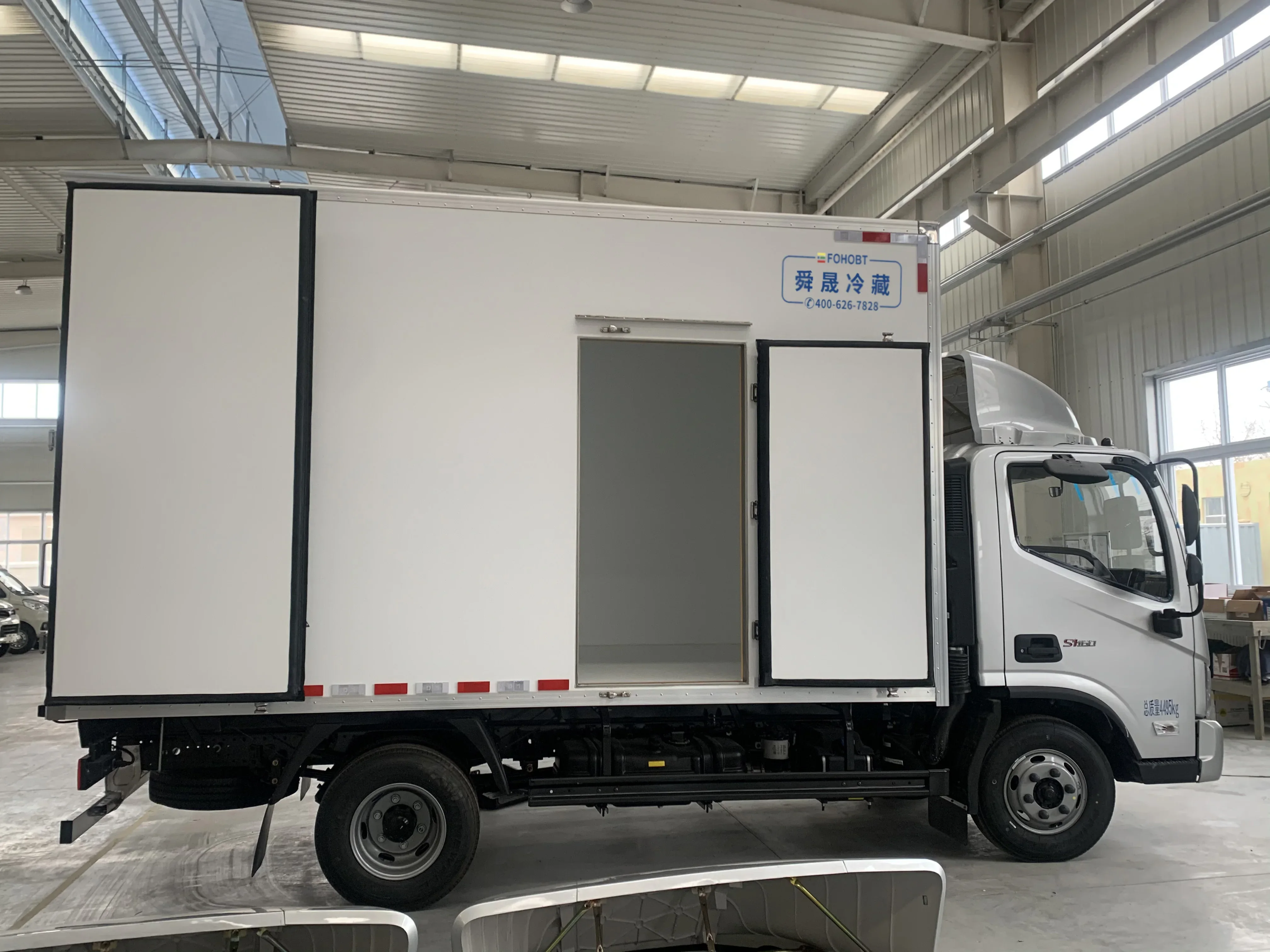 XPS and polyurethane glass steel with single side door, special compartment for cold chain transportation refrigerated truck