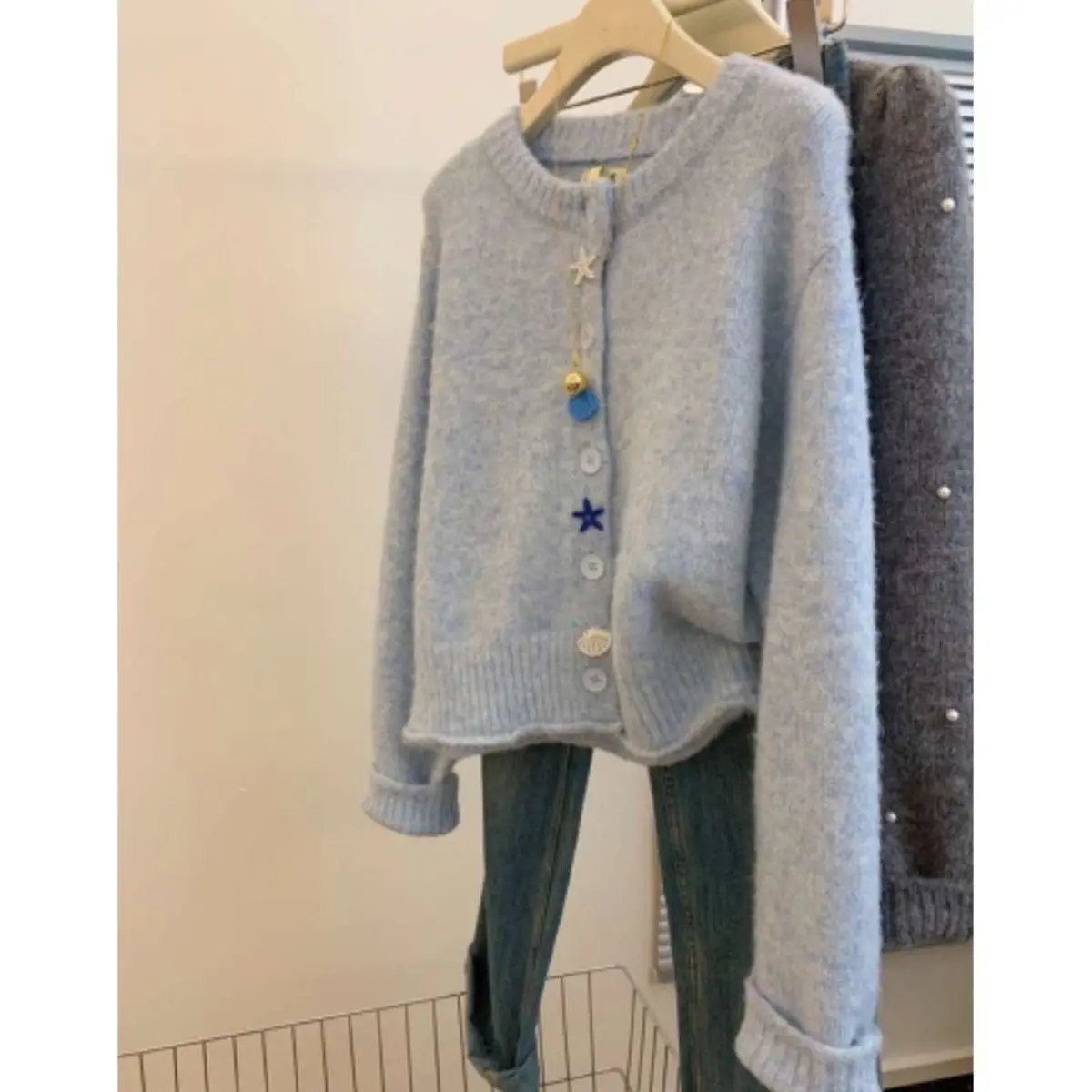 Lovely Age-old Sweater Cardigan Women's Spring and Autumn Temperament Is Sweet and Versatile, Small Round Neck Sweater.