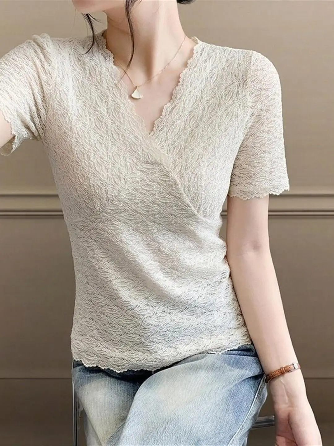 

Элегантная кружевная рубашка с V-образным вырезом, женская летняя модная рубашка с короткими рукавами, сексуальный топ для похудения, модная повседневная одежда, однотонная, цельная.