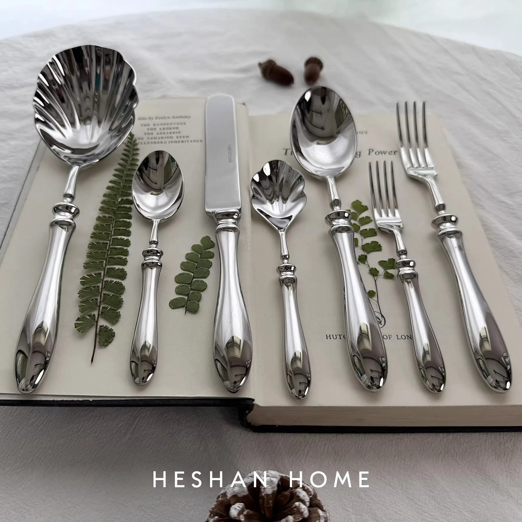 

‌French Minimalist Luxury Style‌ ‌Retro Stainless Steel Tableware‌ ‌Steak Knife‌ ‌Spoon Set‌ ‌Hotel Restaurant‌ ‌Home