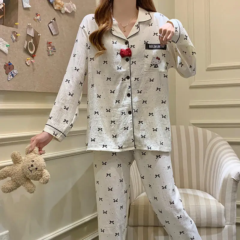 

Новинка! Комплект женской пижамы из двух предметов: кардиган с длинными рукавами и милым мультяшным принтом. Простая домашняя одежда для сна на осень-зиму.