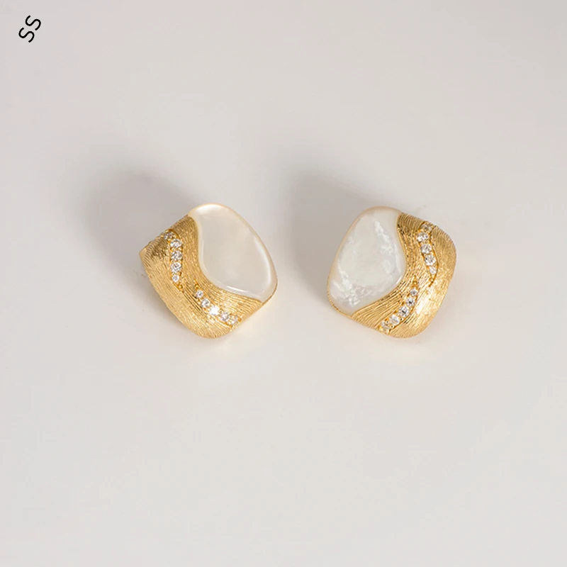 Square Inlaid White Shell Retro Texture Earrings Fashion S925 Sterling Silver Ear Clip Niche Design Sense Gold-plated Ear Pin