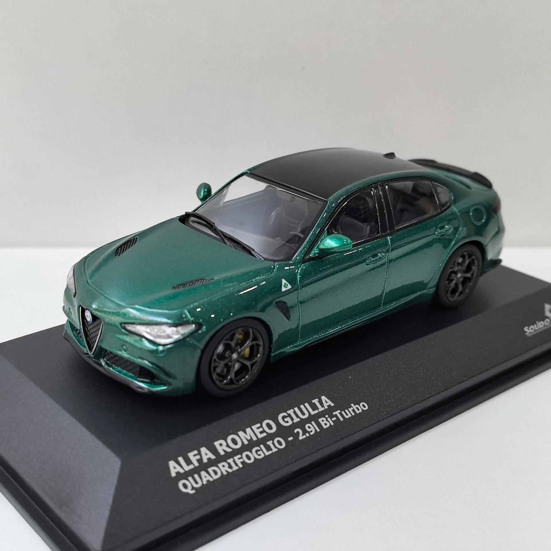 

Diecast SOLIDO 1/43 Scale ALFA ROMEO GIULIA Alloy Car Model Collectible Toy Gift Souvenir Display Ornament