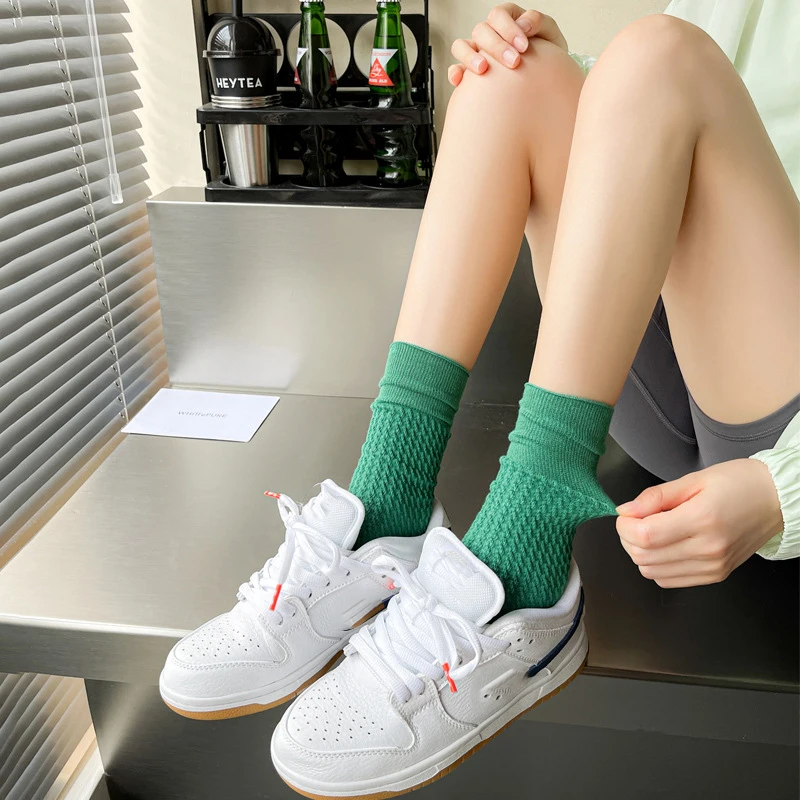 CHAOZHU 2 Pairs New Soft White Green Twist Korea Japanese Girls Eropean Loose Socks For Women Cotton 100