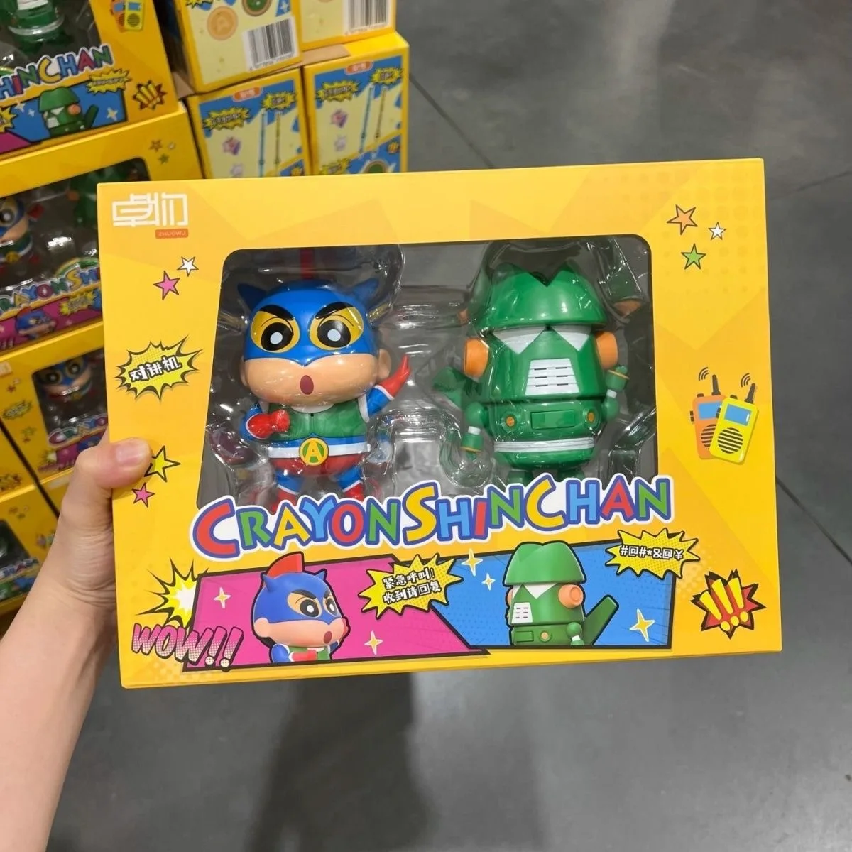 MINISO Crayon Shin Chan Walkie Talkie Mainan Model Kartun Periferal Asli Hadiah Mainan Walkie Talkie Anak-anak Liontin Lucu