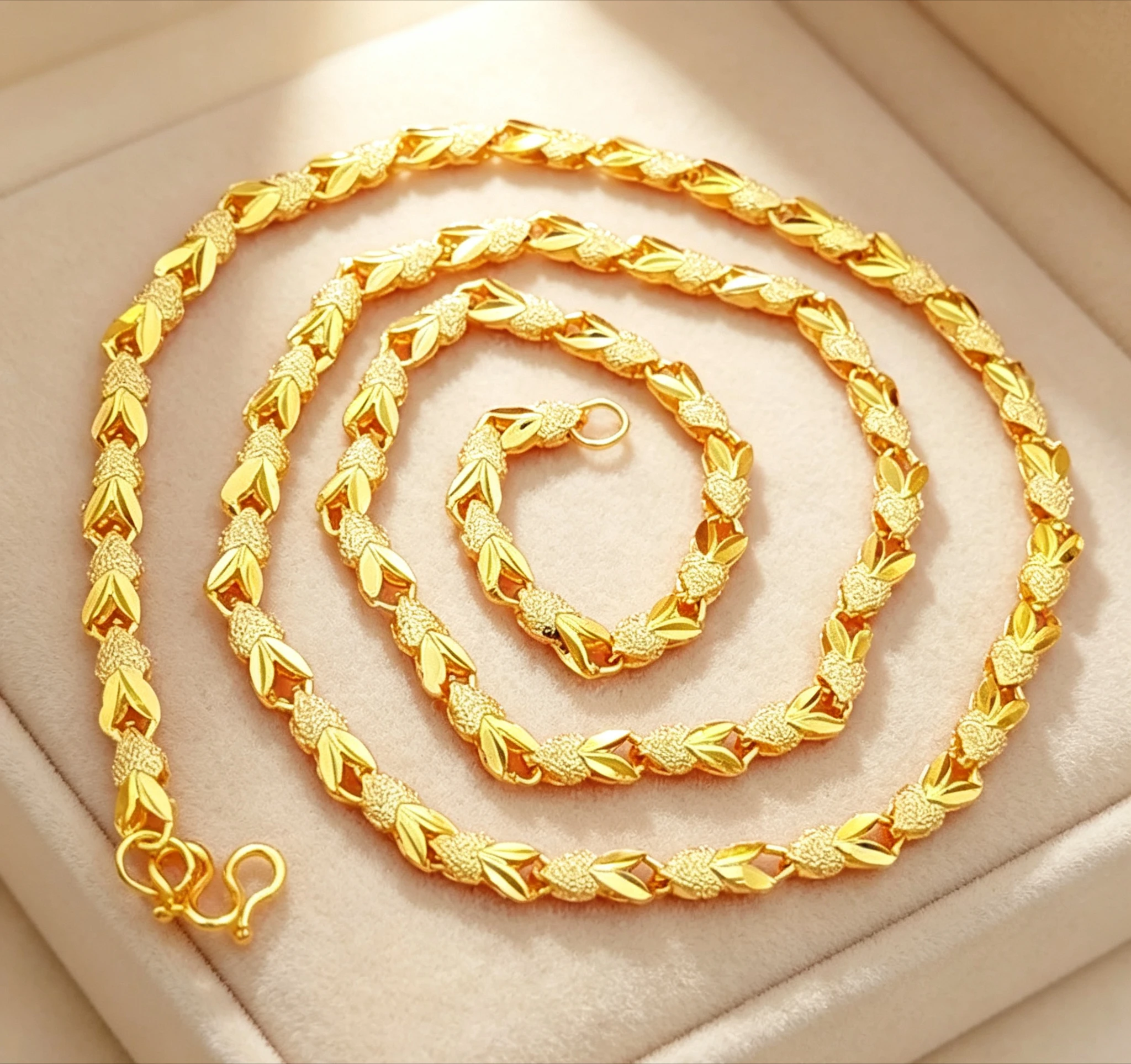 Necklace - Exquisite ethnic pattern, light texture, value-preserving, for linen  Giving a gift to a friend