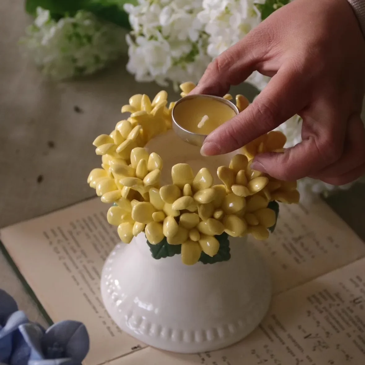 

Ручной защемленный цветок керамический подсвечник свадебный настольный подсвечник украшение французский обеденный стол украшение орнамент