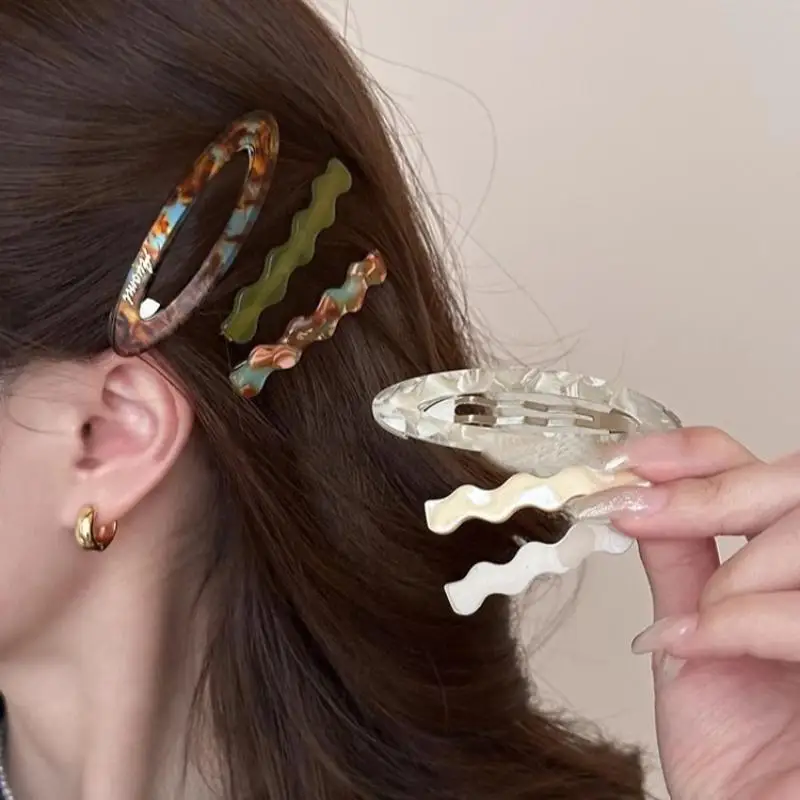 3 Stück Haarspangen aus Kunststoff mit Schildpatt-Marmormuster und Wellendesign, rutschfest, starker Halt, perfekt für den täglichen Gebrauch und Partys. – Detail 1