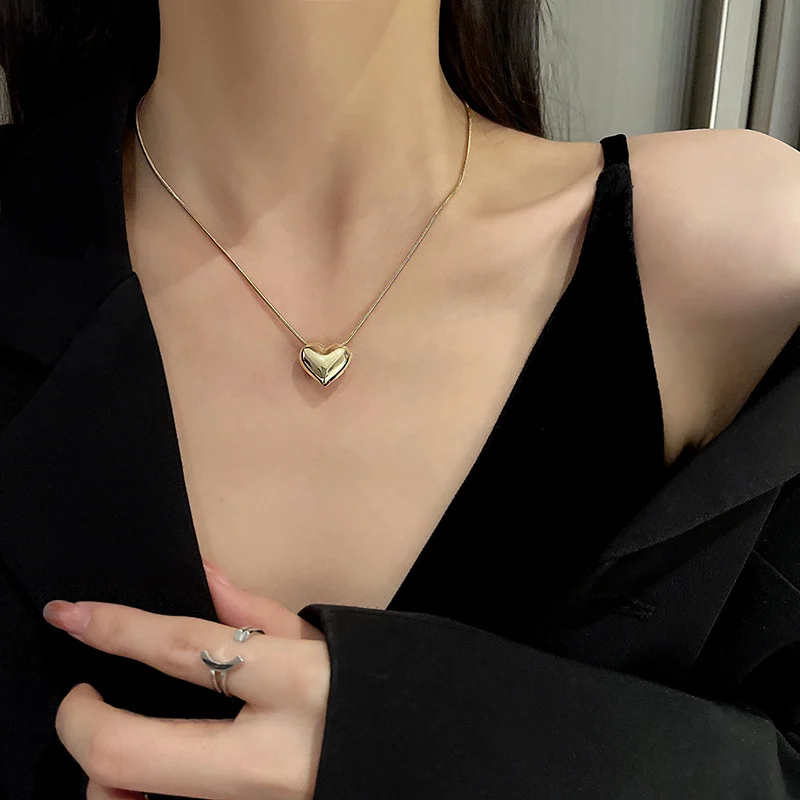 Vintage Love Heart Pendant Necklace for Women Trend Aesthetic Gold Color Metal Chain Collar Choker Party Jewelry Birthday Gifts