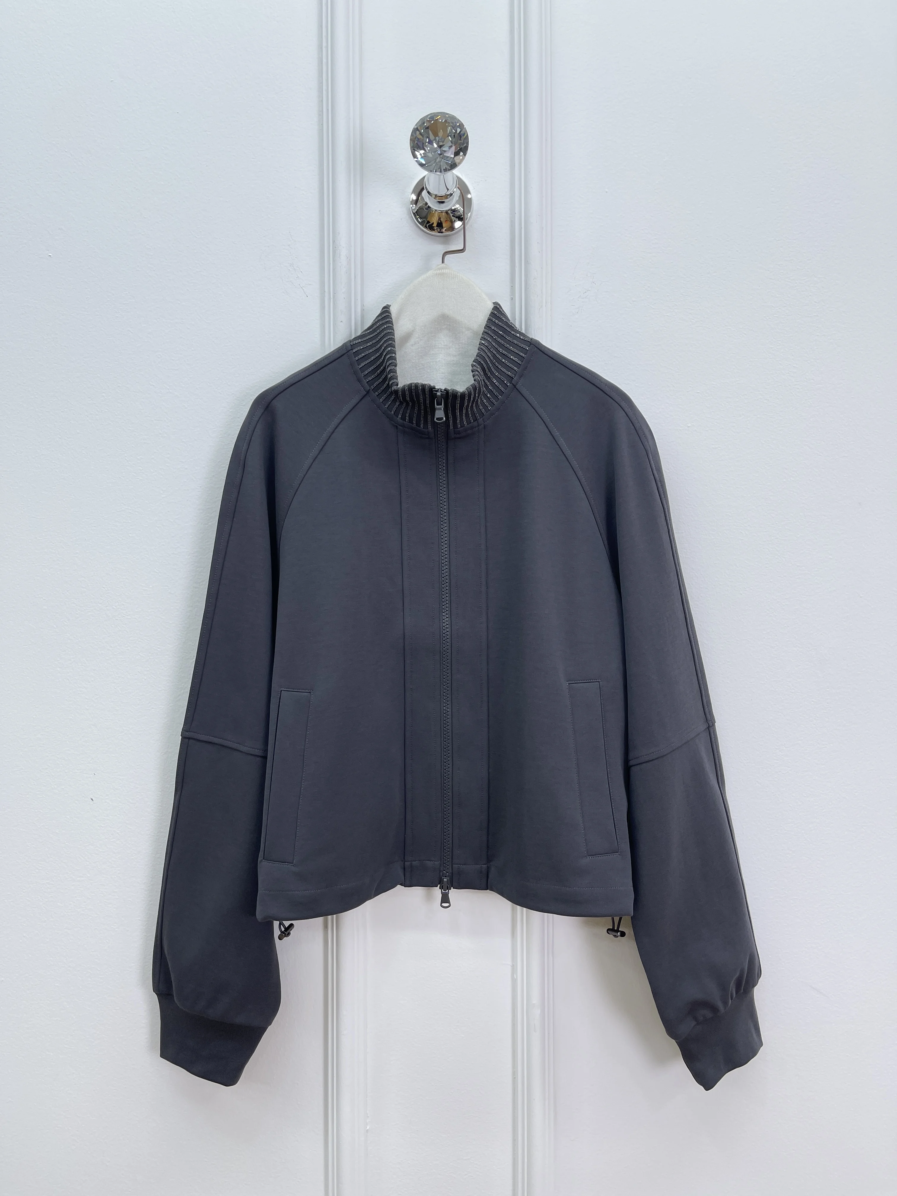 

Новые весенние и летние костюмы, повседневный воротник-стойка, расшитый бисером, спортивный стиль, куртка, кардиган, широкие брюки, костюм из двух предметов