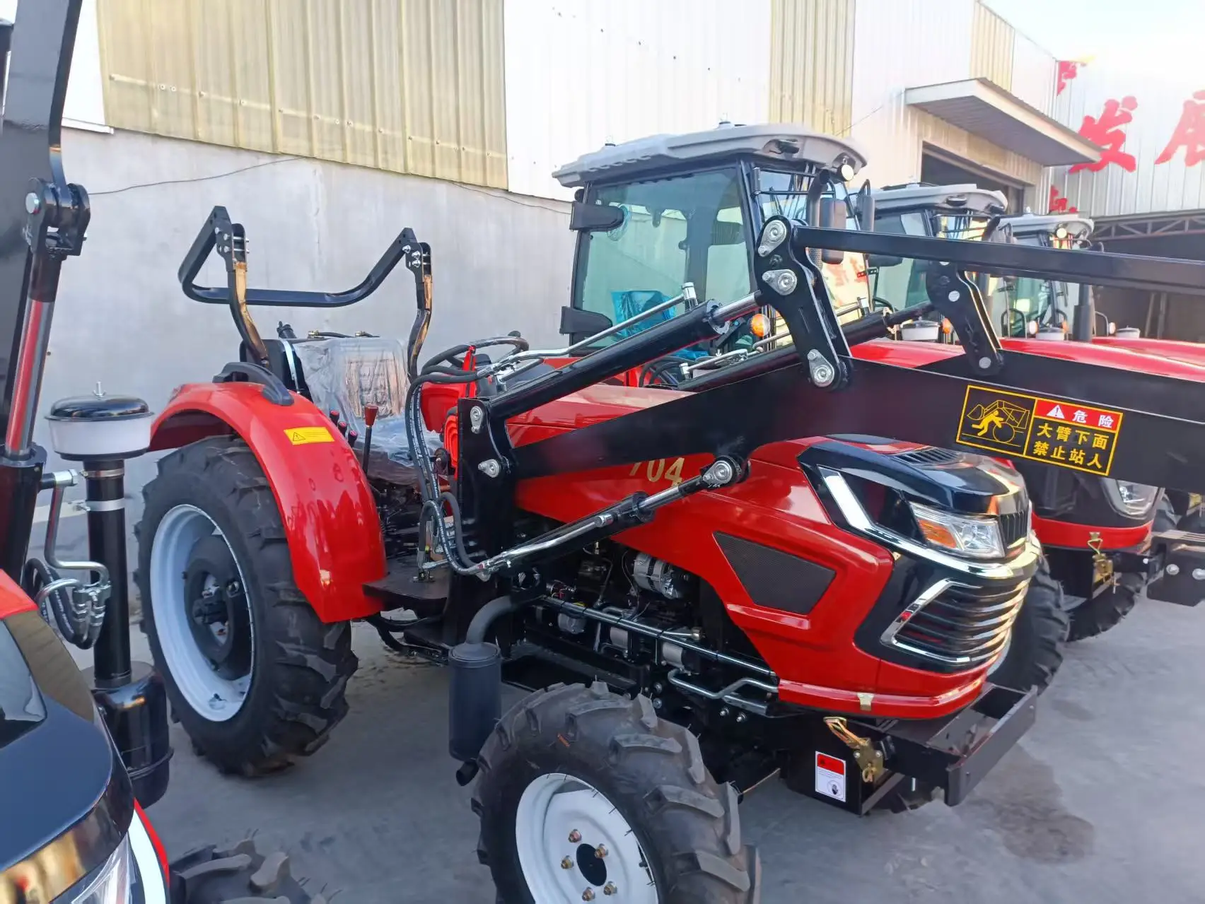 Farm Tractor High-Performance Agricultural Tractor 4WD 4x4 50hp 70hp for Farming & Land Preparation