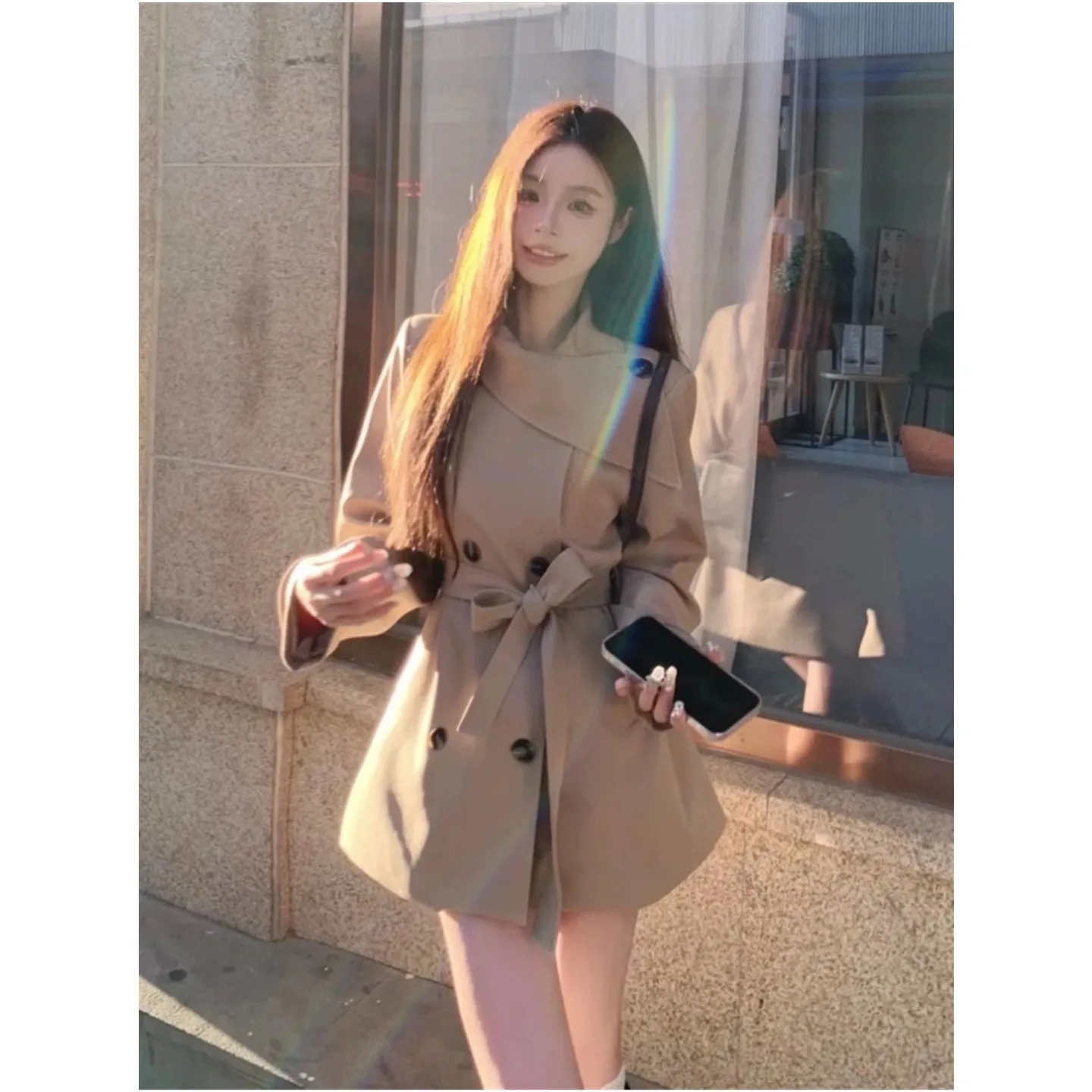 معطف بريطاني مزدوج الصدر بياقة واقفة وأشرطة خريفية للسيدات فضفاضة متوسطة وطويلة ومزاج غير رسمي