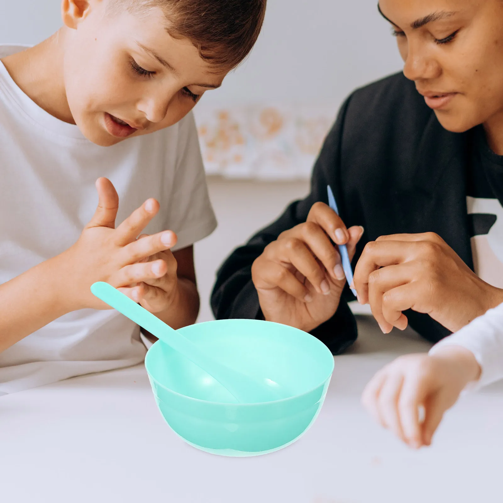 

5 pcs Clay Mixing Bowls Stackable Lightweight Plastic Containers Reusable for Glue Clay Craft Storage Bowl