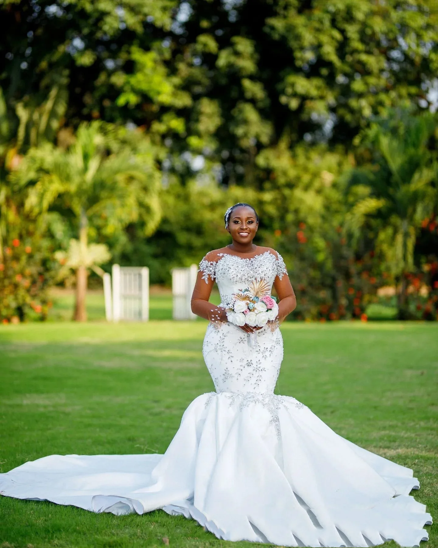 Flavinke ที่กําหนดเอง O-คองานฝีมือคริสตัลชุดเดรสเมอร์เมดซาตินกระโปรงที่ถอดออกได้แขนยาวประเทศชุดเจ้าสาว