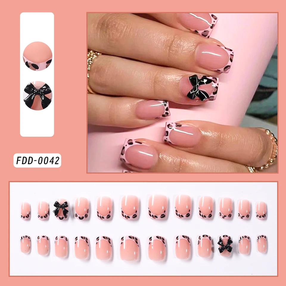 24pcs uñas postizas francesas rosas con estampado de leopardo, cortas cuadradas, moño negro 3D, acrílicas de cobertura total 2