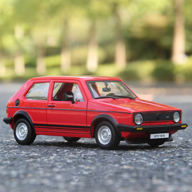 Bburago 1:24 Volkswagen Golf Mk1 GTI 1979 Alloy Car Diecasts & Toy Vehicles Car Model Miniature Scale Model Car Toy For Children