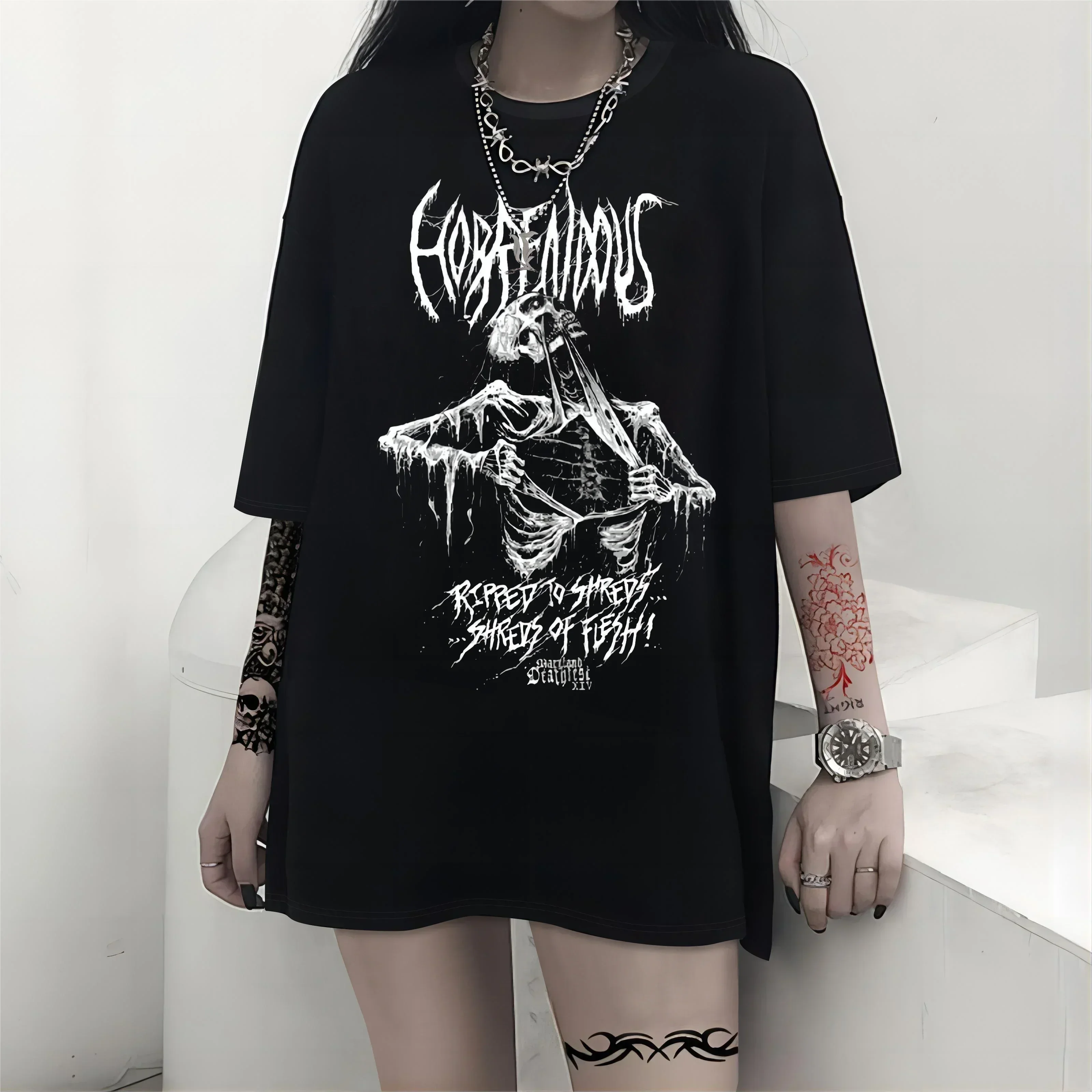 

Уличная футболка Goth Fem в стиле панк