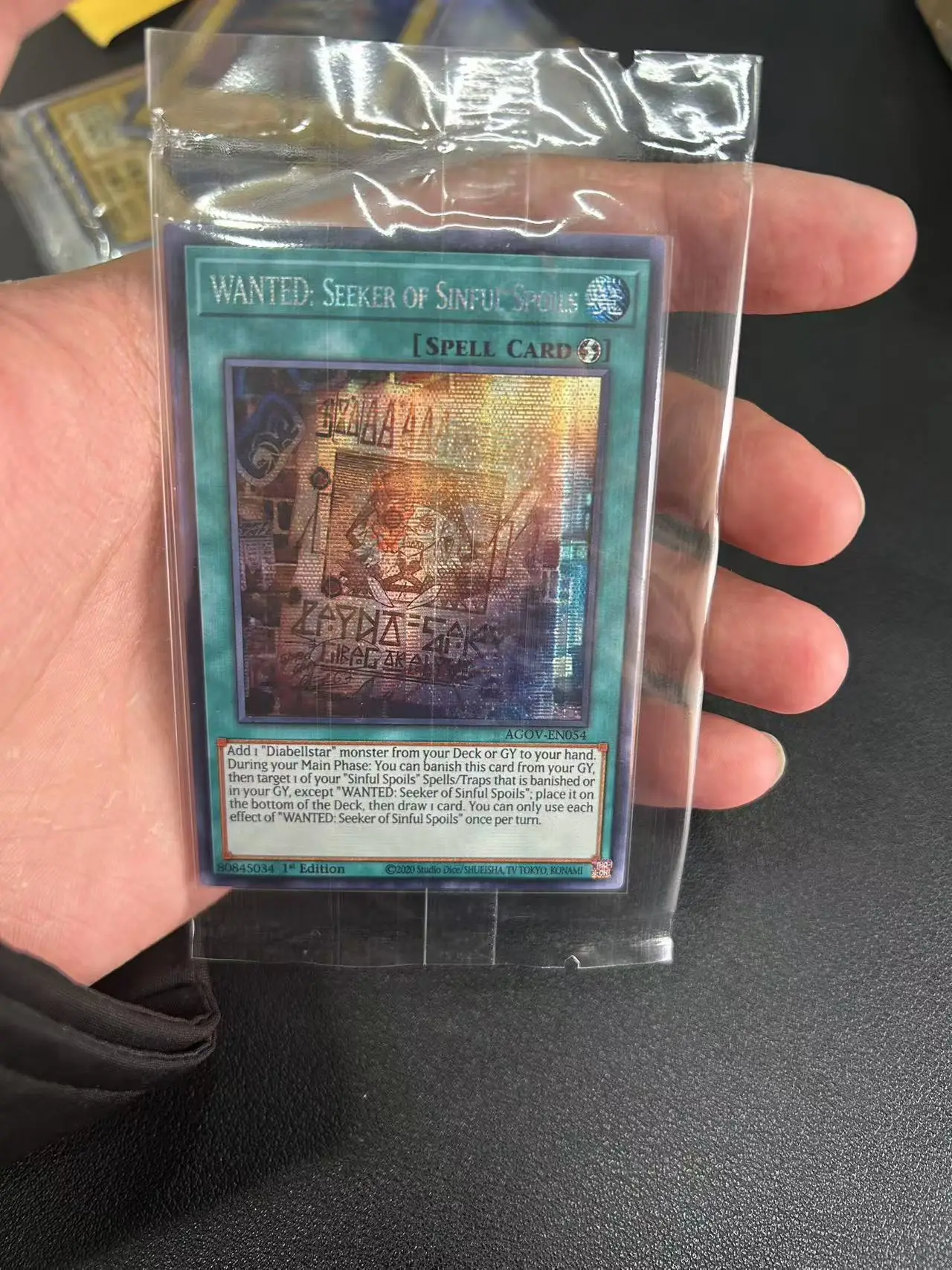 Yu Gi Oh Secret Rare/SER TCG WANTED: Seeker of Sinful Spoils (AGOV-EN054) Игровая карта на заказ с английской коллекцией (не оригинал)