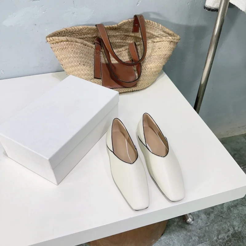 New Commuter Women's Shoes Shallow Mouth Casual Shoes Retro Square Head Shallow Mouth Flat Bottom Mary Jane Shoes