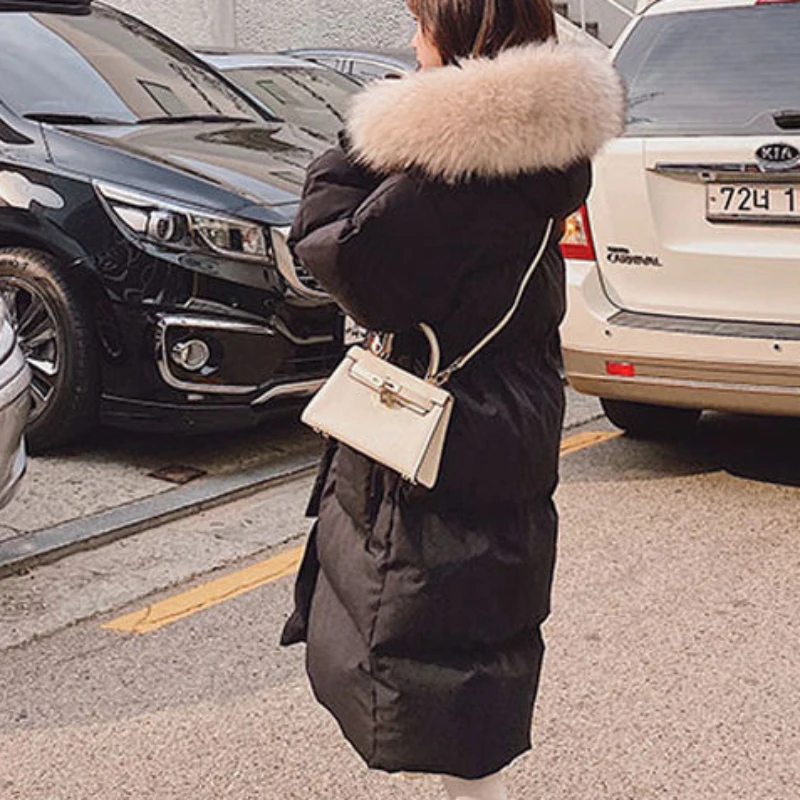 Ropa de algodón para mujer, abrigo largo por encima de la rodilla, grueso y cálido, con capucha y Cuello de piel grande, Parkas informales a la moda, novedad de 2023