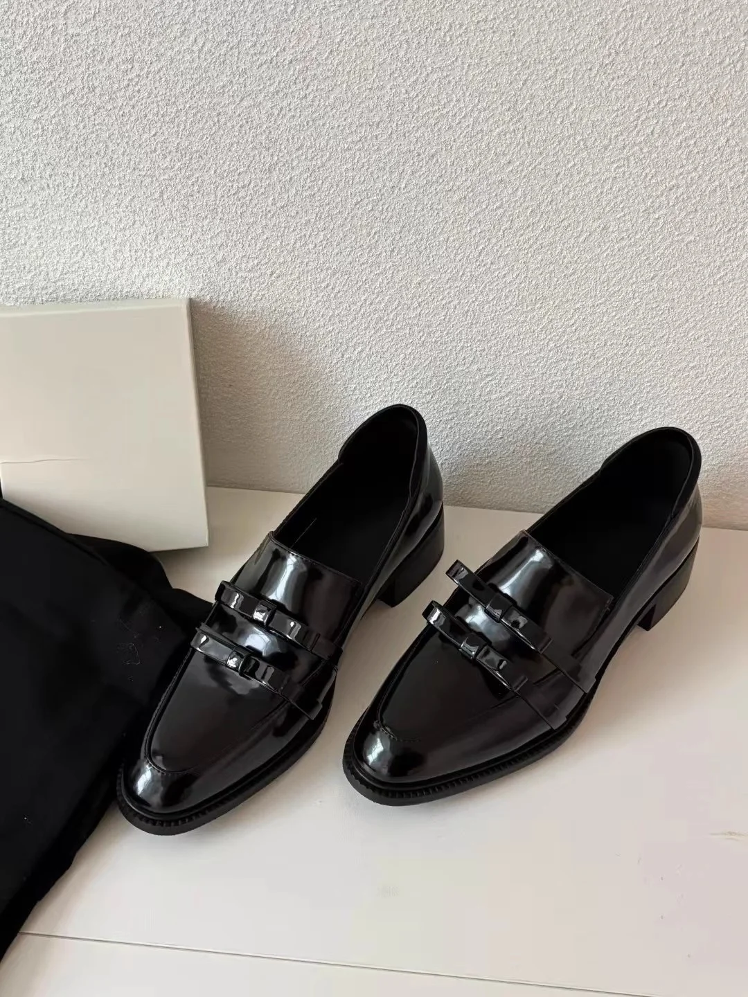 

2025 Spring Women's Black Loafers Pointed Toe Low Heel Slip-On Bow Decoration Elegant Classic Design Office Ladies Single Shoes