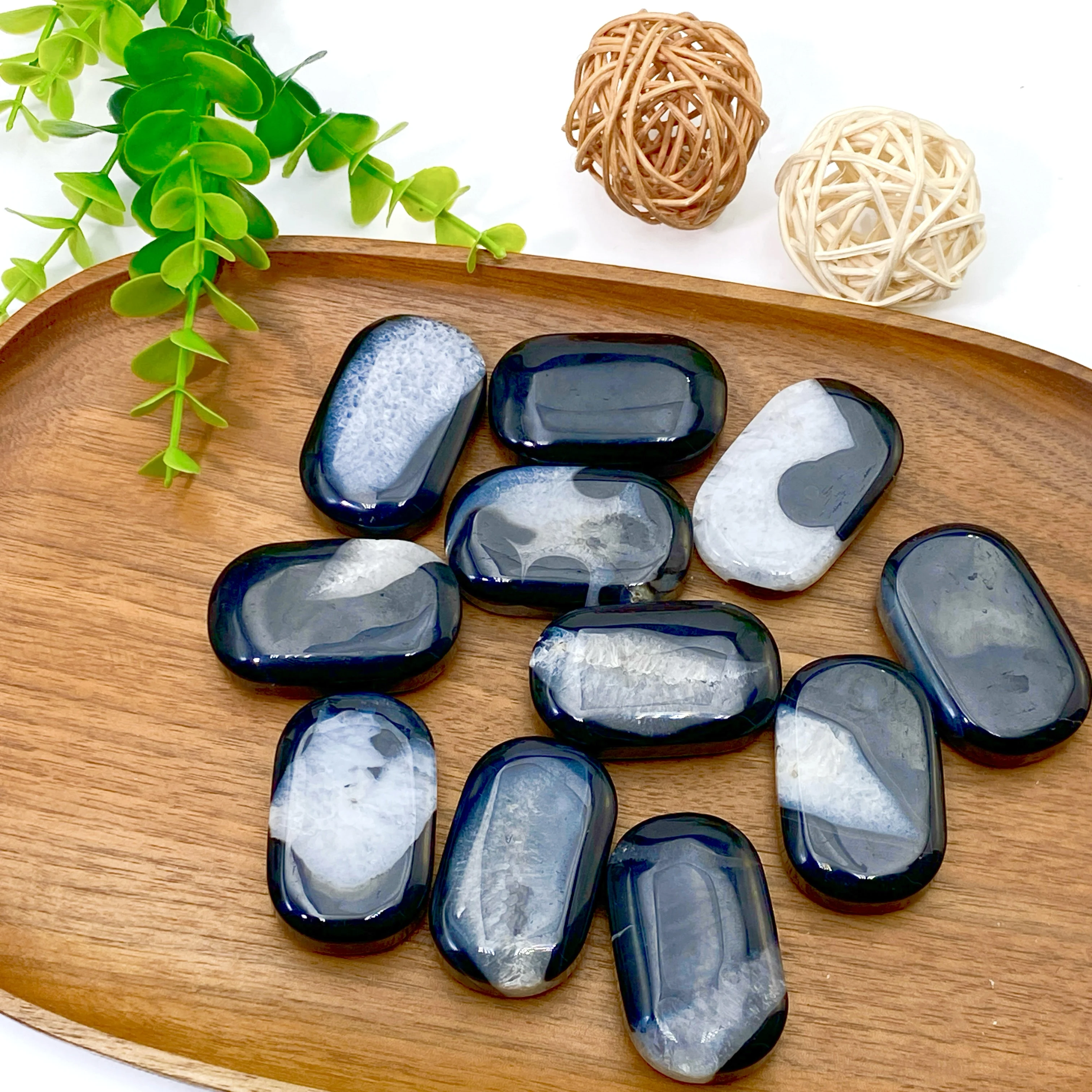 Random 1PC High Quality Black Onyx Palmstone Decoration Natural Crystal Raw Stone, Birthday Gift, Scene Decoration.