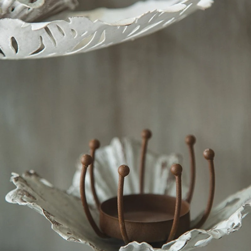 

European Wrought Iron Lotus Candle Holder Romantic Desktop Candlestick for Home Ornament Atmosphere Scene Photography Prop