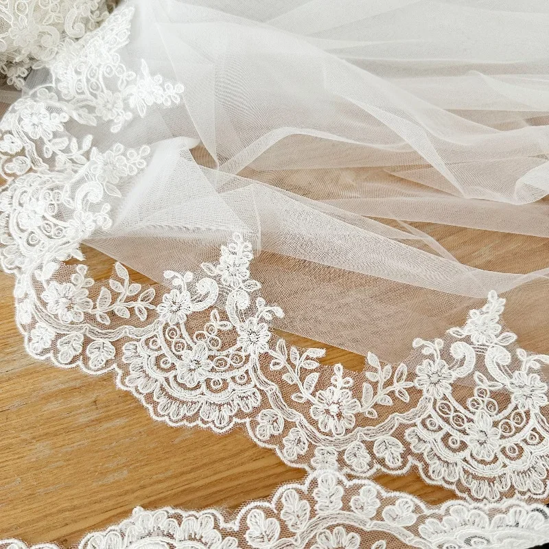 New Fashionable and Elegant Car Bone Eyelash Lace Stickers Handmade Headcloth Wedding Dress Clothing Decoration Accessories