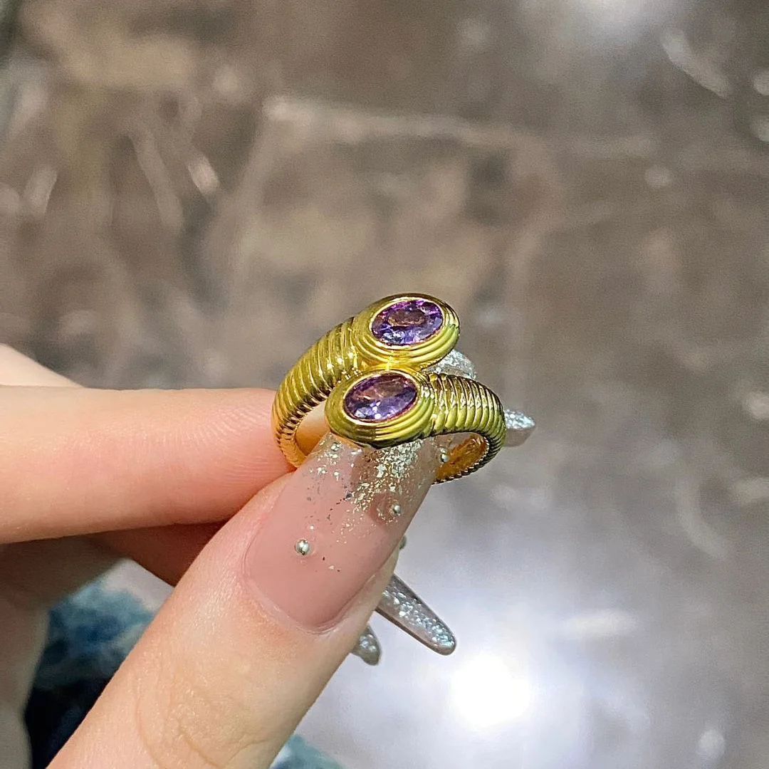

Модные легкие роскошные глянцевые овальные кольца с инкрустацией фиолетовыми драгоценными камнями для женщин, уникальный модный дизайн, регулируемое кольцо, ювелирные изделия для вечеринок