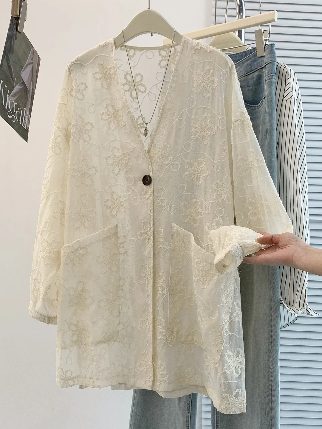 Elegant Heavy Embroidery V-Neck Sleeveless Jacket Women Summer New Lightweight Luxury Decorative Pocket Decoration Top