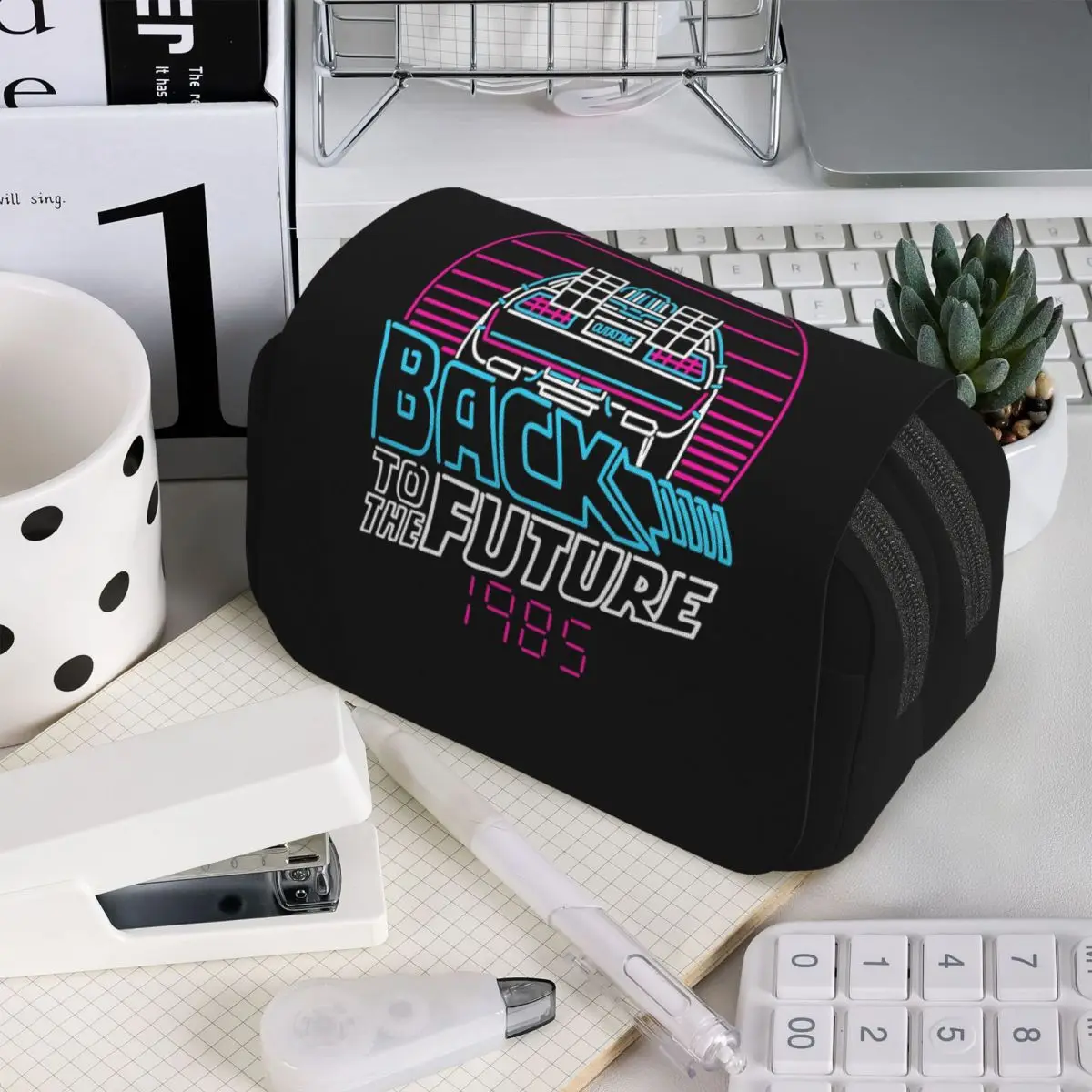 

Пенал для карандашей Back To The FutureDelorean Future 1985, подарок для детей, коробка для ручек, сумка для карандашей, канцелярские принадлежности, сумка-держатель для ручек