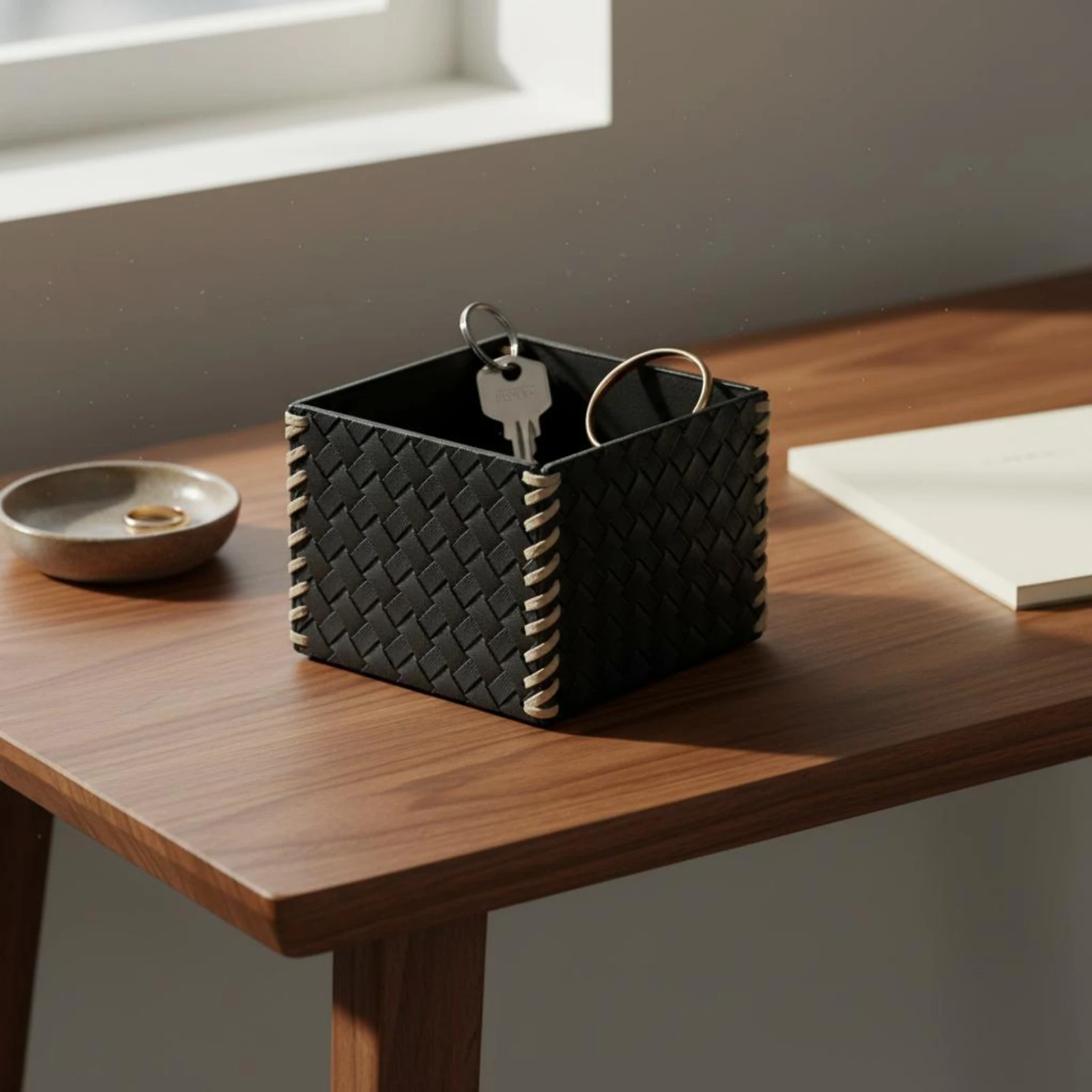 

Controller Control Holder Stylish Controller Storage Box Woven Leather Organizer Easy to Clean Home Accessory Space-Saving