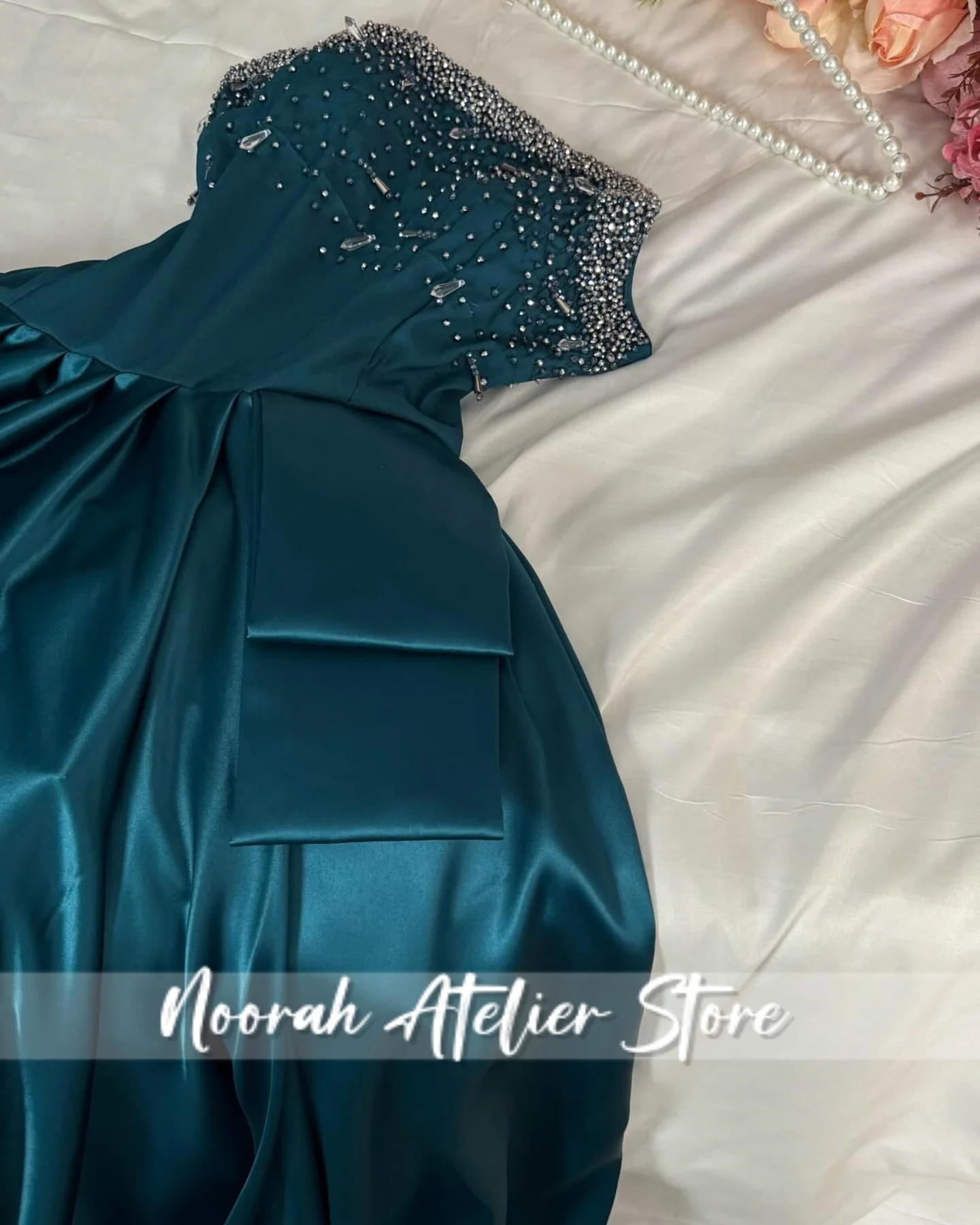 فساتين سهرة فاخرة أنيقة مطرزة بشرابة خضراء بدون حمالات في المملكة العربية السعودية 2025 فساتين زفاف ألين فستان حفلات طويل مخصص