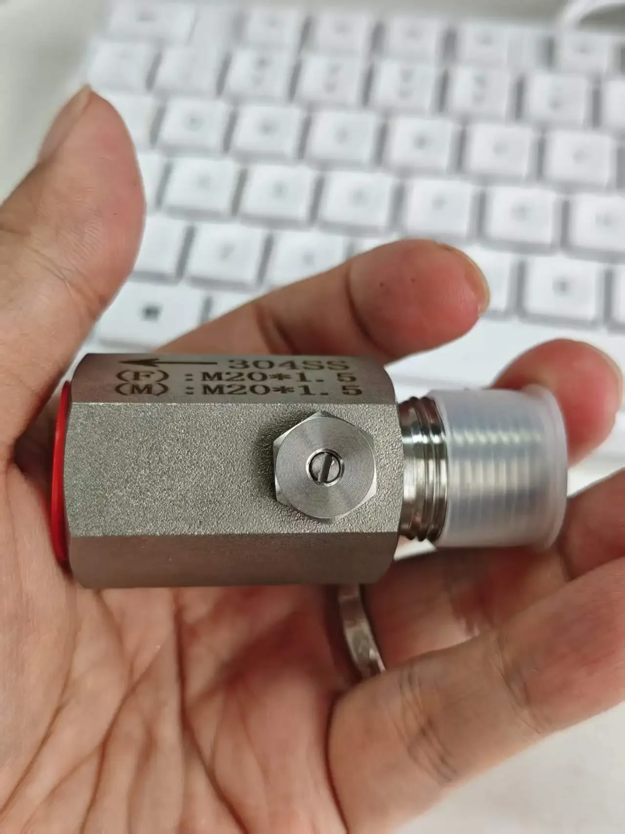 Stainless Steel Pressure Snubber Adjustable Corrosion Resistant Damper for Pressure Gauge Pulsation Reduction