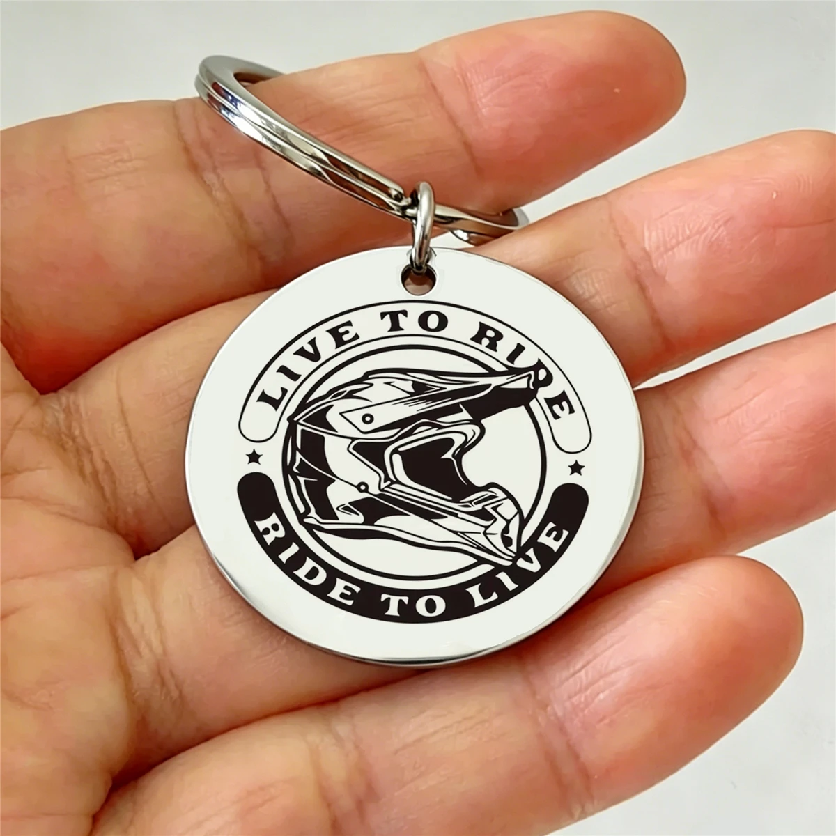 1Pc Dirt Bike Motorcycle Keychain Live To Ride Ride To Live Key Ring Round Stainless Steel Laser Engraved Keyring Biker Gift